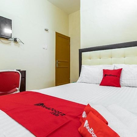 Reddoorz Syariah @ Jalan Setiabudi Medan 3 Exteriör bild